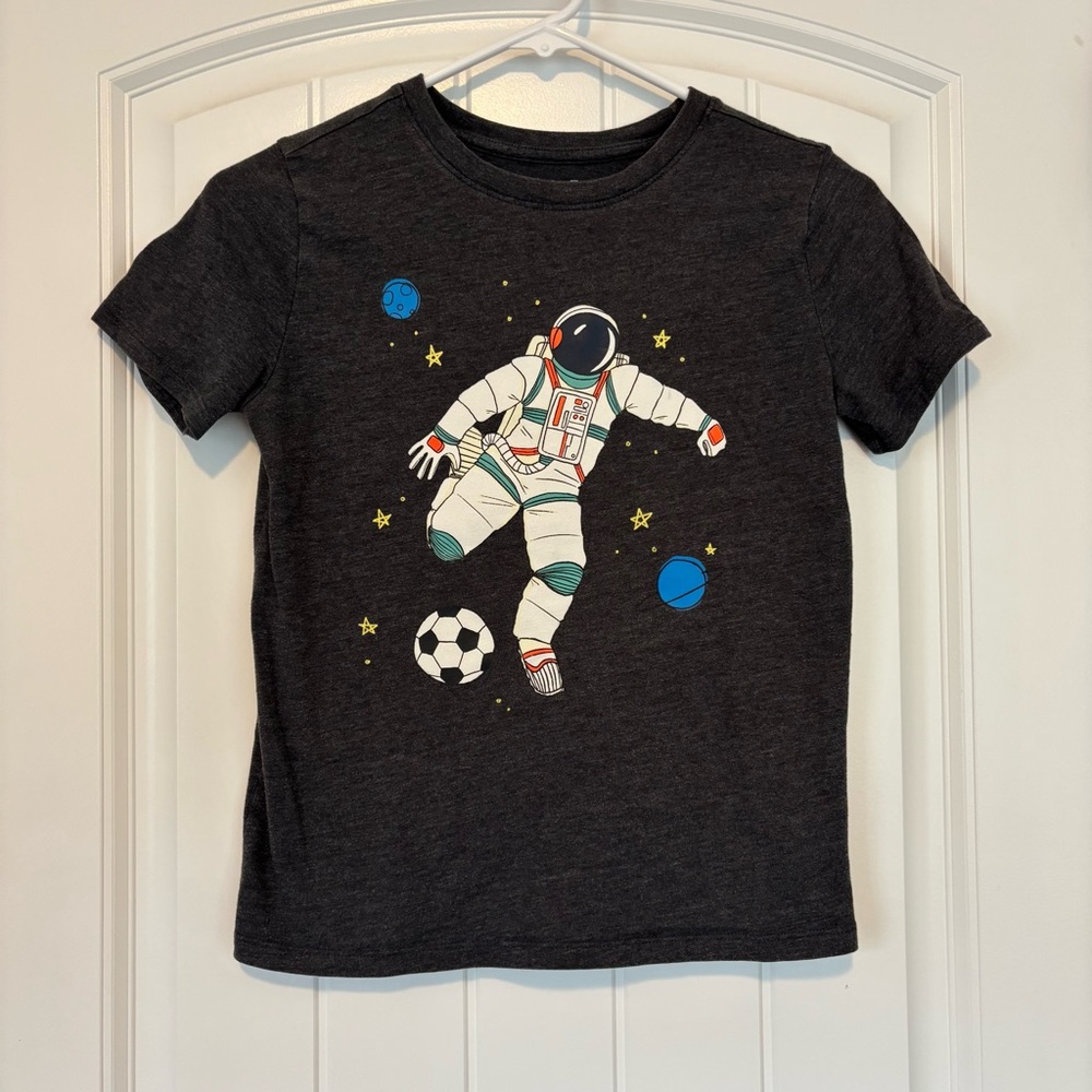 Cat & Jack Boys Astronaut Soccer Tee - Dark Gray Size Medium 8/10